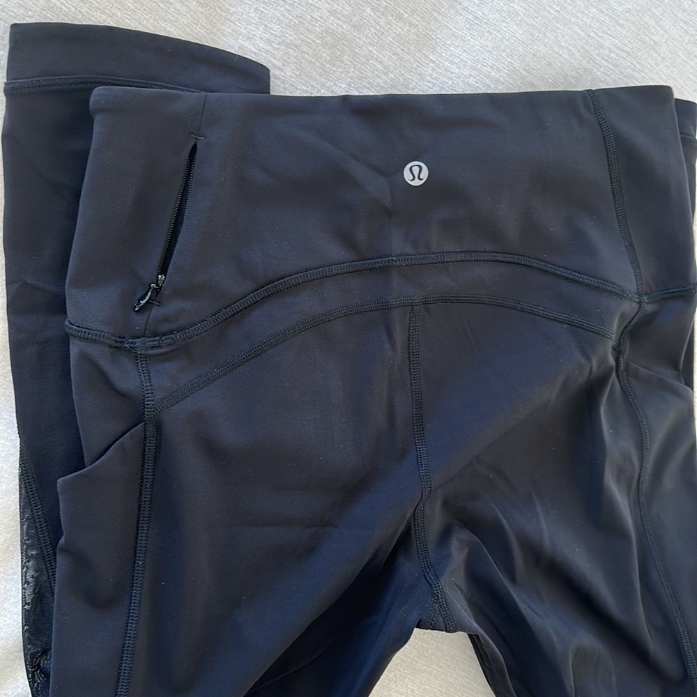 Lululemon Sole Training Crop with New York details Sz 8 🏃🏻‍♀️🧎🏻‍♀️ - Picture 7 of 11